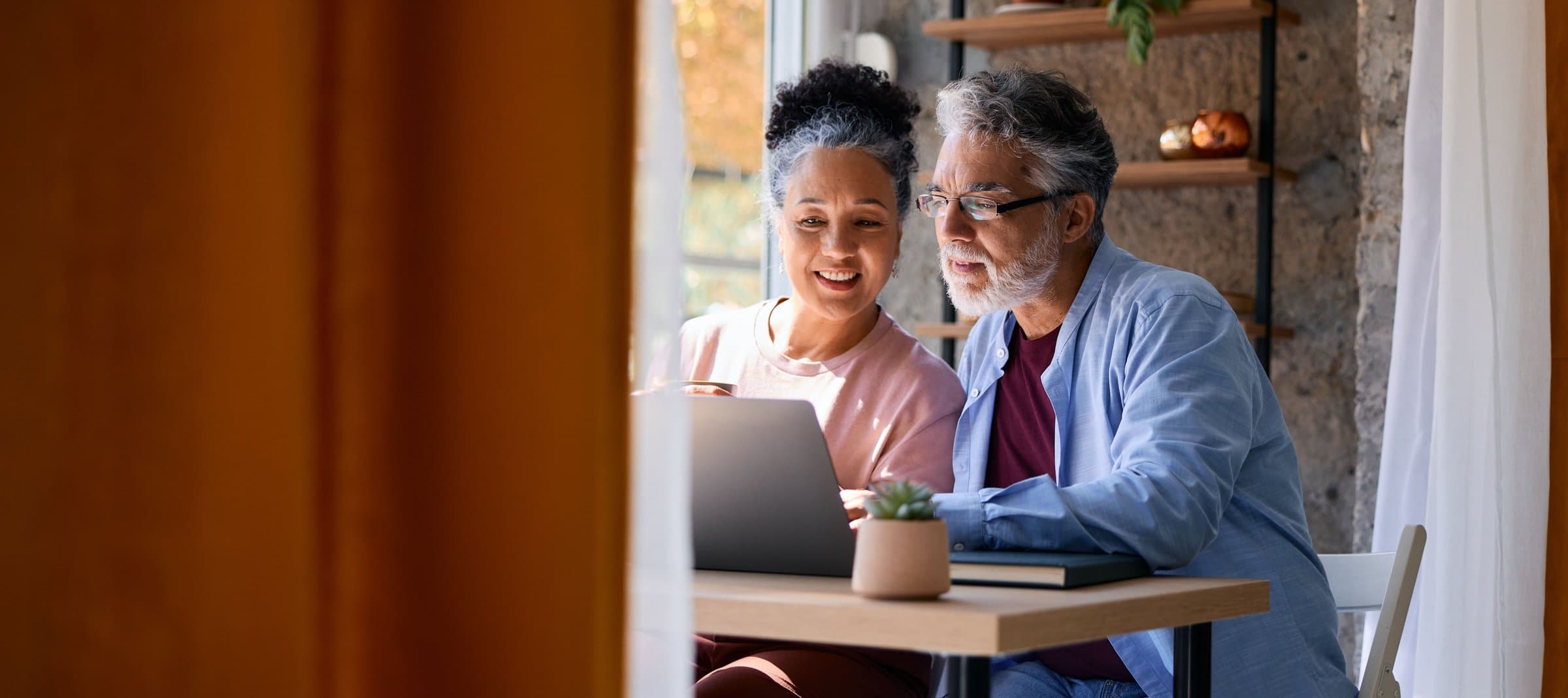 Older couple shopping for UnitedHealthcare OTC items together on a laptop